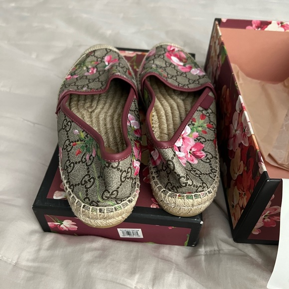 Authentic
GG Logo Monogram Floral Beige Leather Slip-on Espadrille Flats Size 40 - Picture 3 of 4